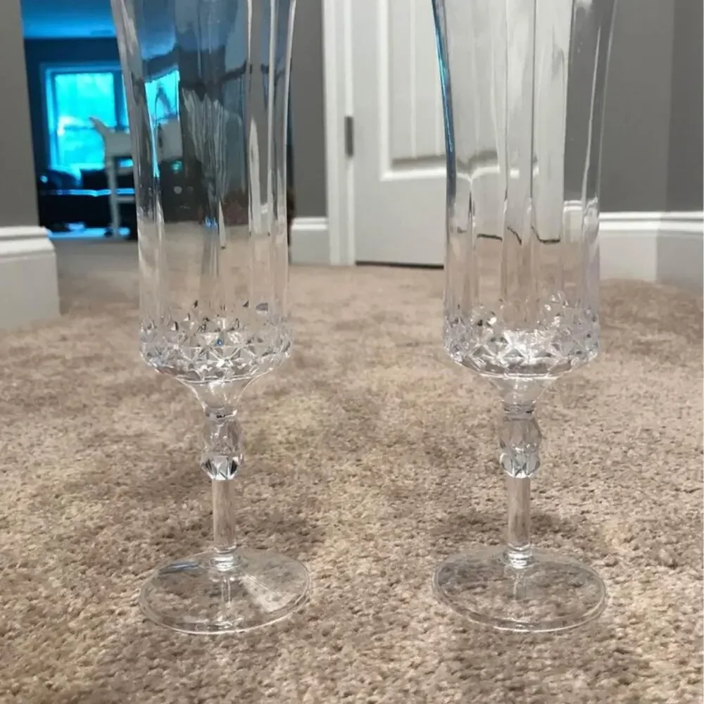 Plastic champagne flutes